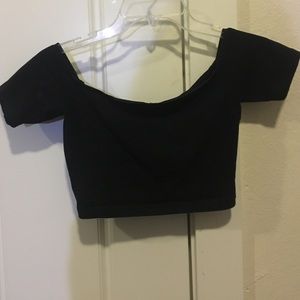 Off the shoulder crop top 🖤