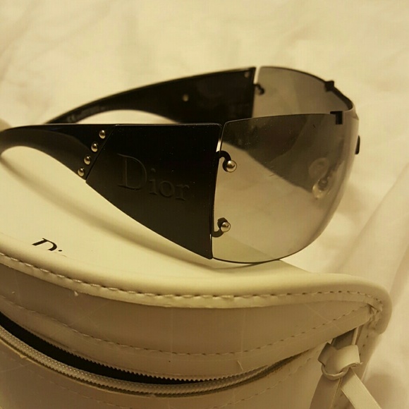 New Sunglasses with case - Picture 3 of 3