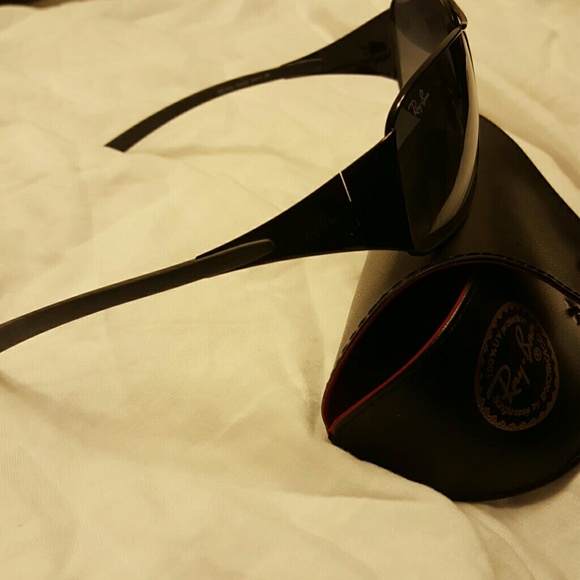 New Sunglasses with case - Picture 2 of 3
