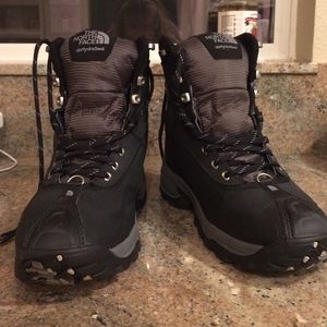 Black north face snow boots