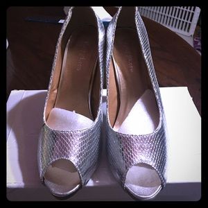 Silver pumps