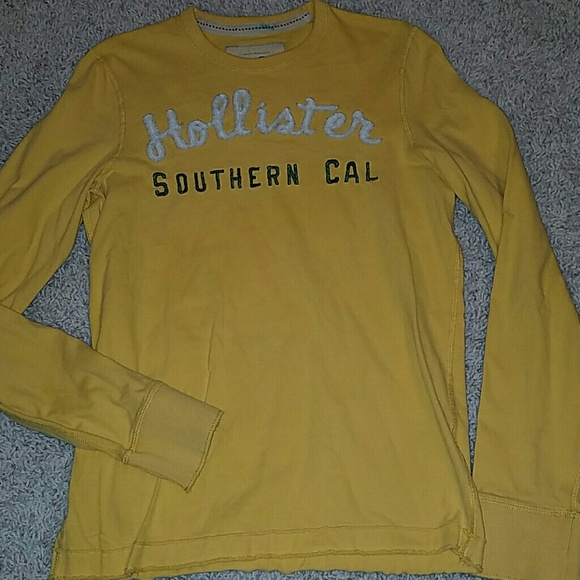 Hollister Top. Medium