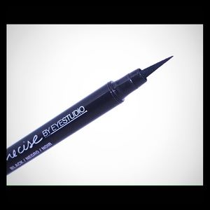 🖋 Two Liquid Eyeliners - READ DESCRIPTION