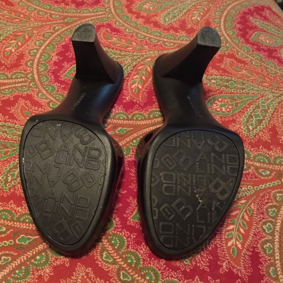 Bandolino Black Patent Leather slides - Picture 3 of 4