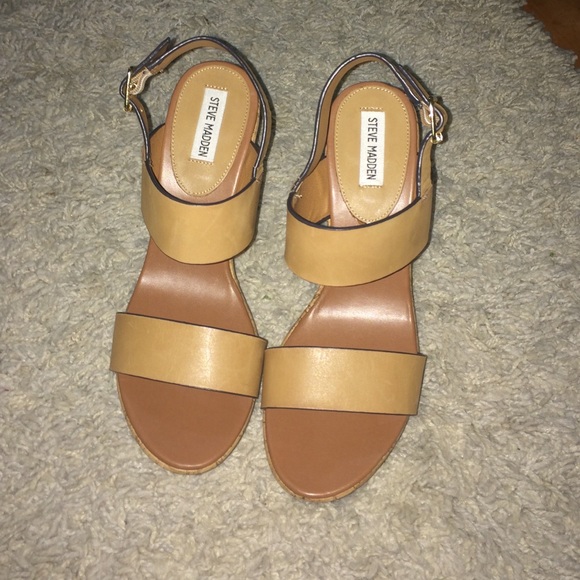 Nude wedges