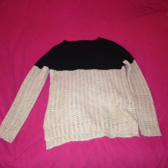 Two Tone Knit Sweater ☃️