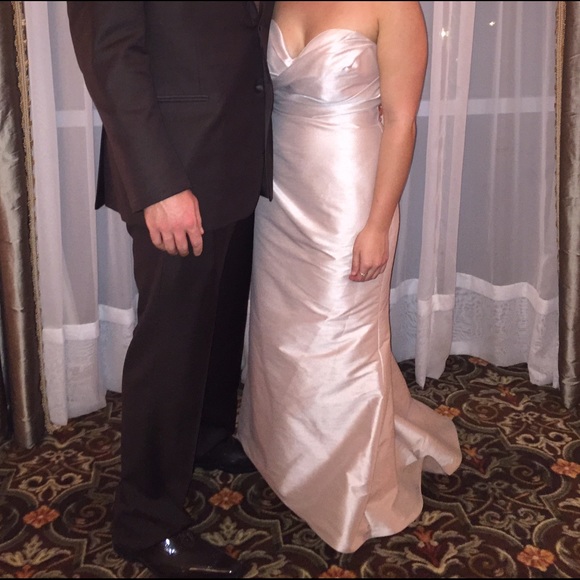 Formal dress/gown - Picture 3 of 4