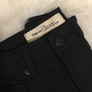 Gap True Skinny Super High Rise (black)