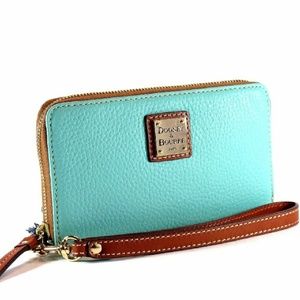 SOLD //Dooney and Bourke Pebble Grain Zip Wristlet