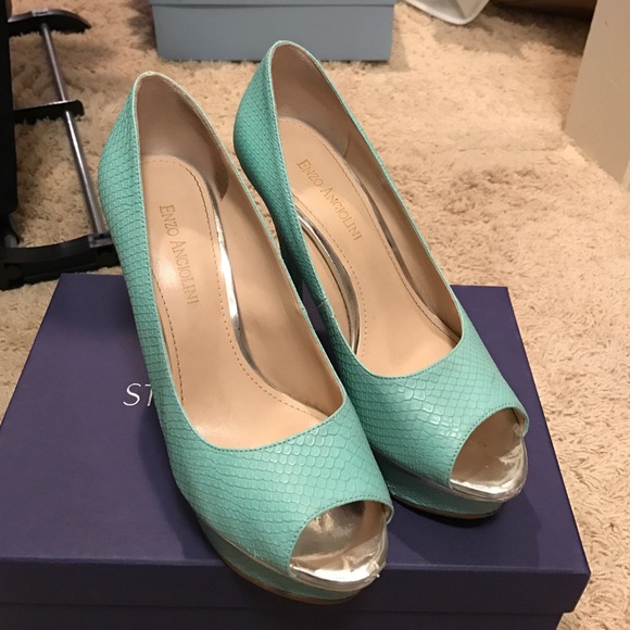 Teal pumps