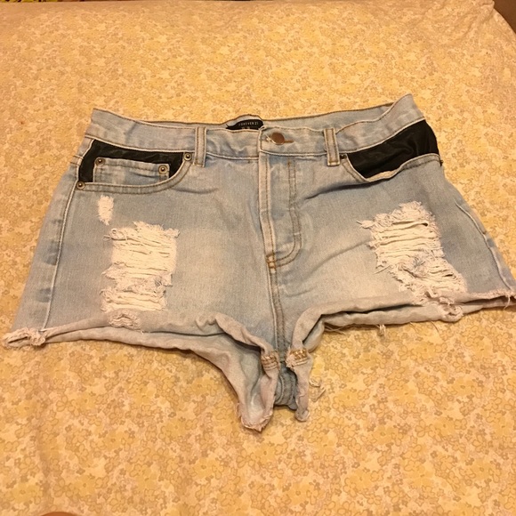 jean shorts with black pockets