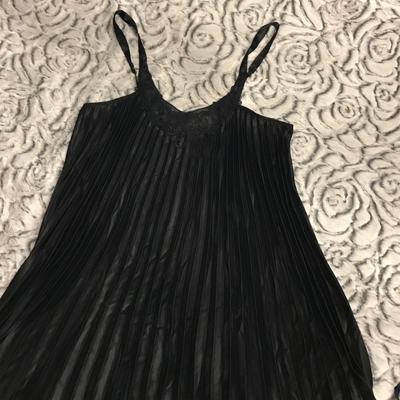 Sz M Black Victoria's Secret pleated camisole