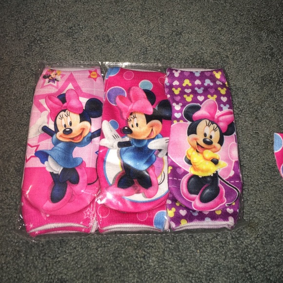 Bundle of Minnie Mouse socks (4 pairs) - Picture 4 of 4
