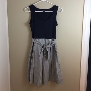 Gorgeous Tommy Hilfiger bow fit and flare dress