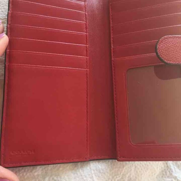 Beautiful Coach Wallet! - Picture 3 of 4