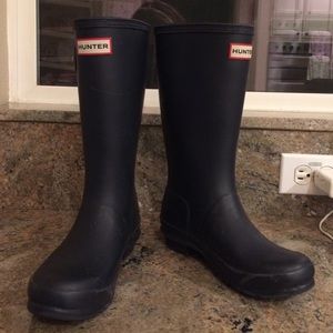 Deep navy hunter rain boots