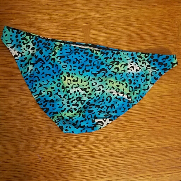 Woman's Leppard print bikini bottoms - Picture 2 of 2