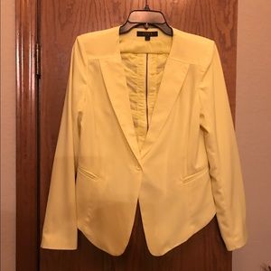 Cropped back yellow blazer