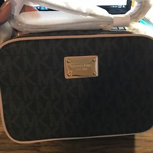 Michael kors crossbody