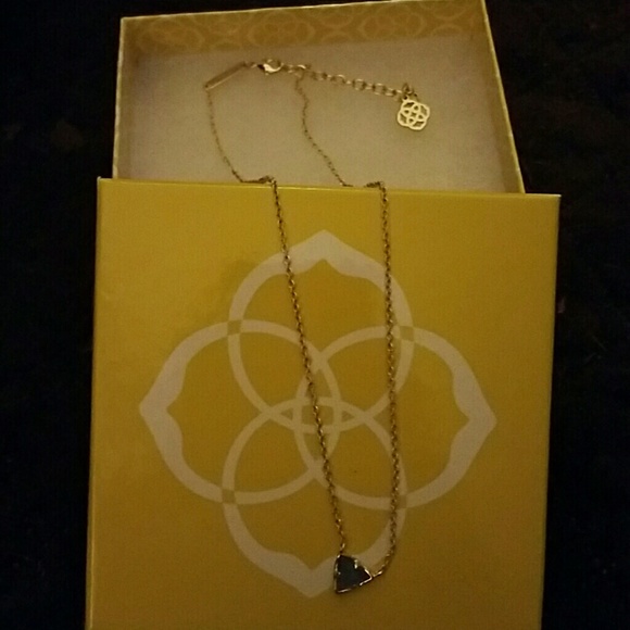 Kendra Scott necklace