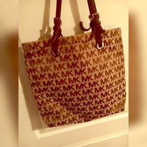 Michael Kors MK Logo Large Jet Set Tote