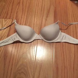 Gilly Hicks bra size 32a