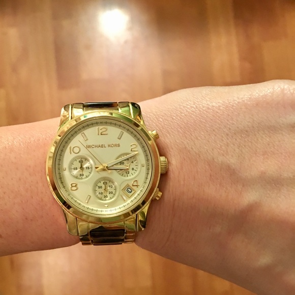 ❗️Sold❗️Michael Kors Tortoise Shell Watch - Picture 4 of 4