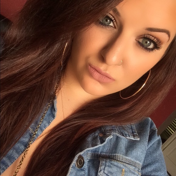 Meet your Posher, Breanna