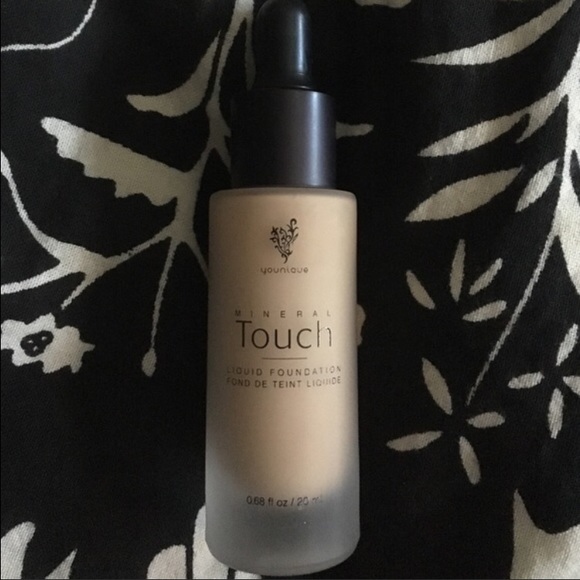 Younique liquid touch foundation