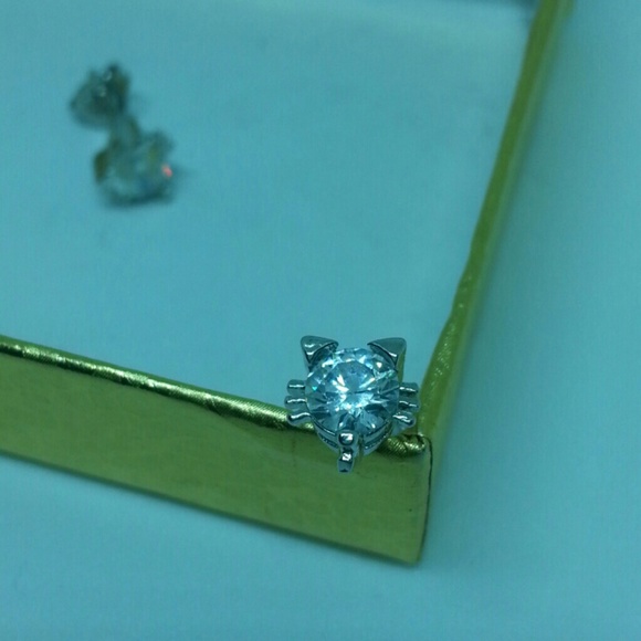 Cat face studs