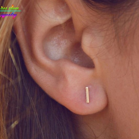 Bar Earrings in Gold