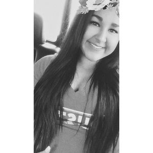 Meet your Posher, Danielle