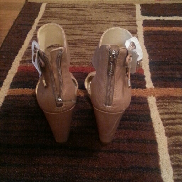 Shoes - Picture 2 of 4