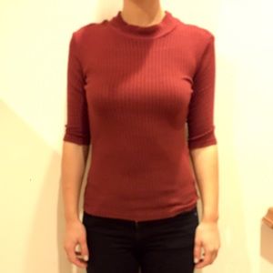 Quarter sleeve, high neck top