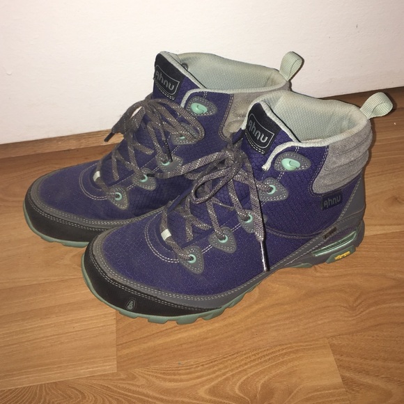 Ahnu Women's Sugarpine hiking boot - 8.5 / 39.5