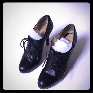 black leather lace up booties, classic & comfy!