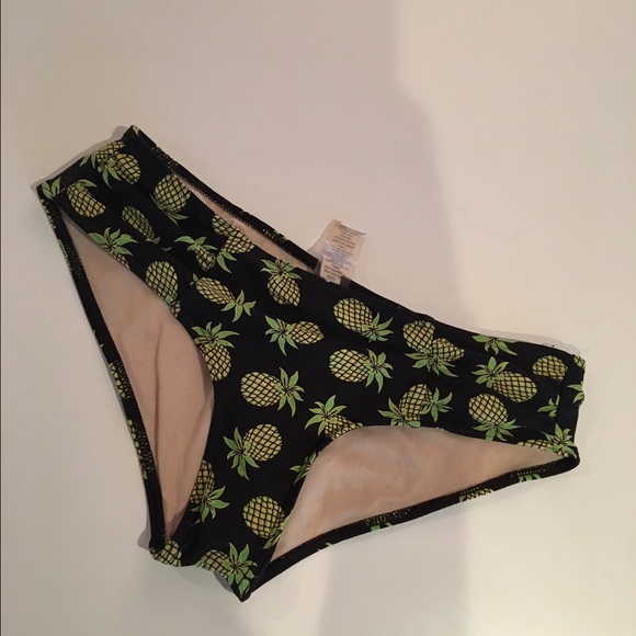 Delia's pineapple patterned swim bottom
