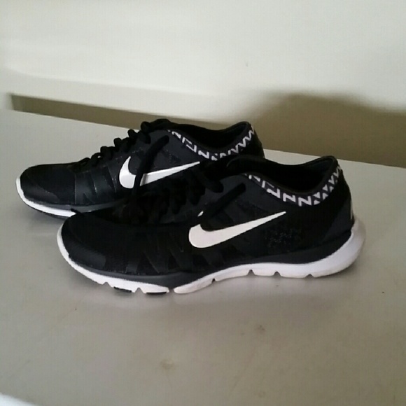 Women's nike shoes size 7