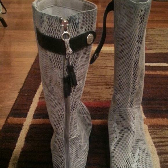 Boots - Picture 2 of 3