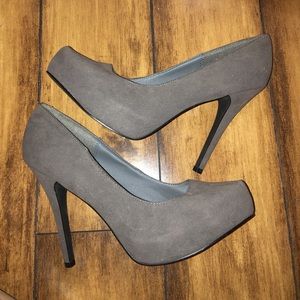 Plain grey pumps NEVER WORN size 8