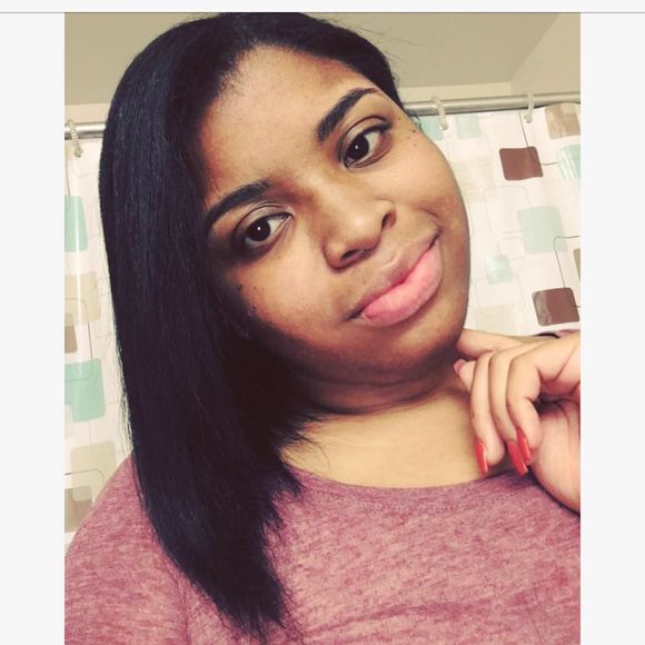 Meet your Posher, Dominique - Picture 1 of 1
