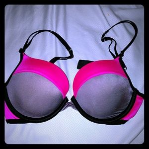 Victoria Secret 32C very sexy push up
