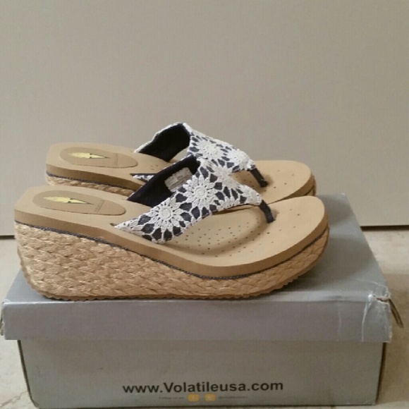 NIB! Volatile verdant sandals 7