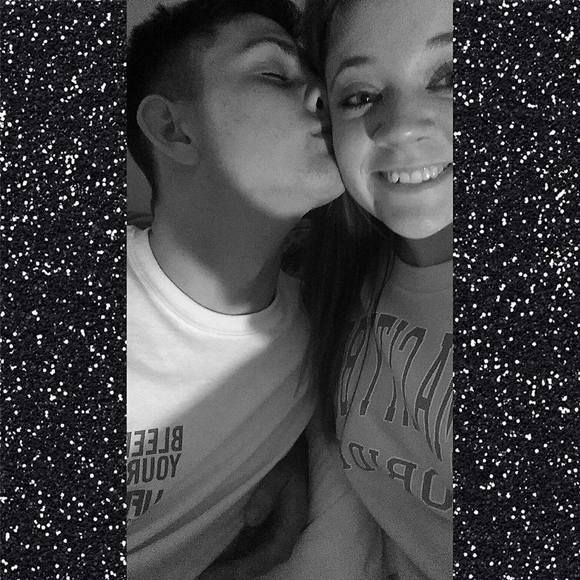 Meet your Posher, Sara - Picture 1 of 1