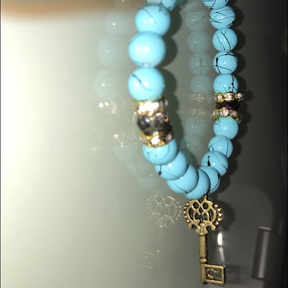 Blue pendant bracelet