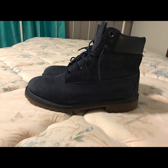 Navy Timberlands. - Picture 2 of 3