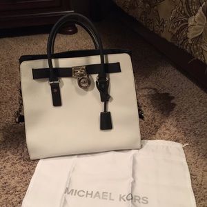 ‼Price Redecued!️Michael Kors Hamilton‼️