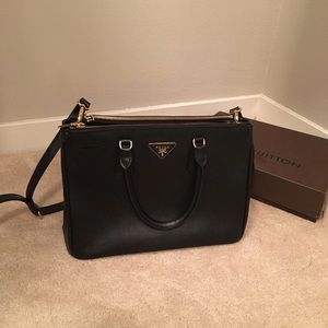 Nice handbags! On sale!