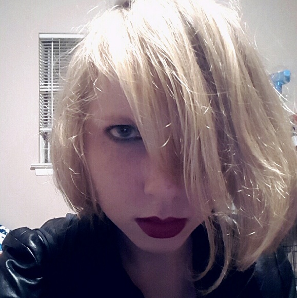 Meet your Posher, Jillian