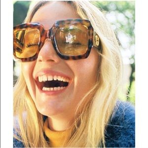 💎💙Tiffany & Co. Tortoise Sunglasses like new!